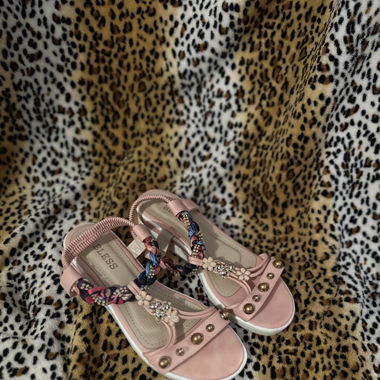 Hübsche Sandalen mit schönen Details