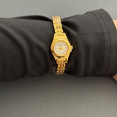 Goldfarbene Armbanduhr
