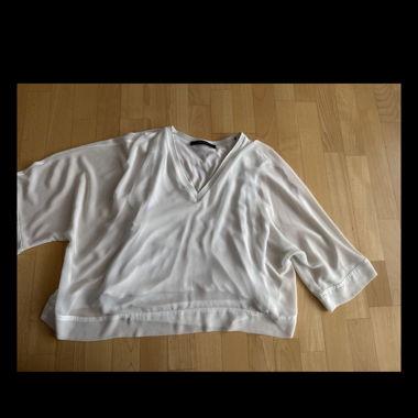 Zara Woman white V-neck top, size L