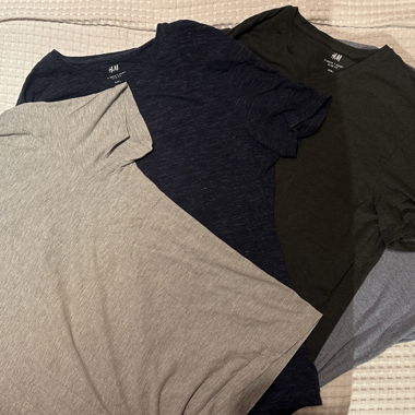 Set di 4 t-shirt con scollo a V