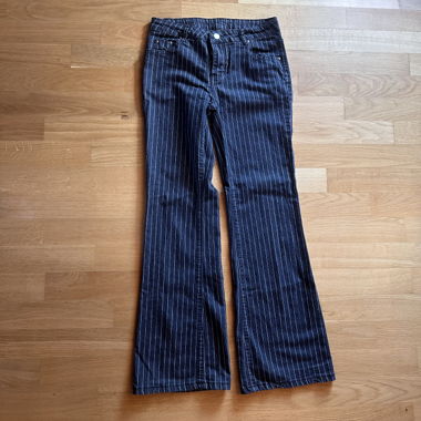 Pantaloni da donna a zampa con vita media a righe