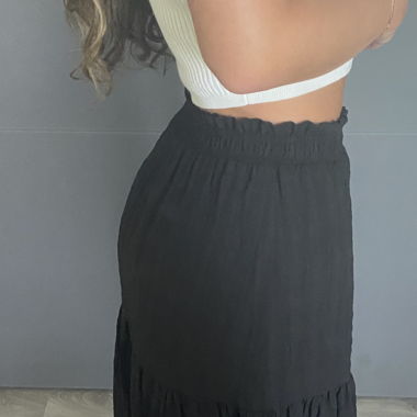black skirt 