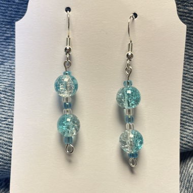 Boucles d'oreilles de perles bleues faites soi-même