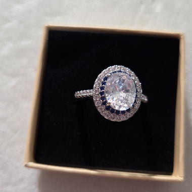 Silberfarbener Zirkonia-Ring