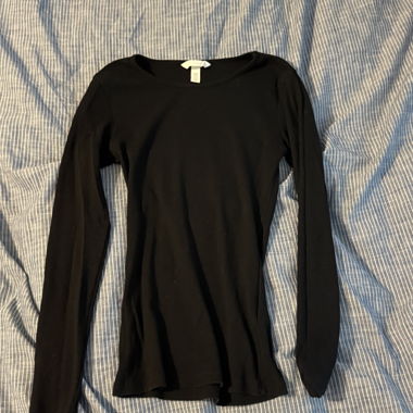 Schwarzes Langarmshirt