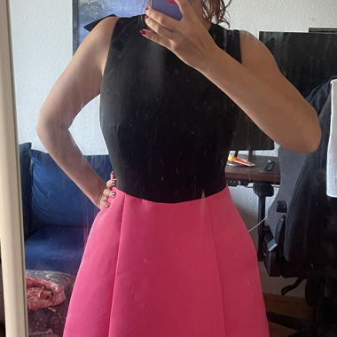 Robe de soirée noire et rose avec nœud
