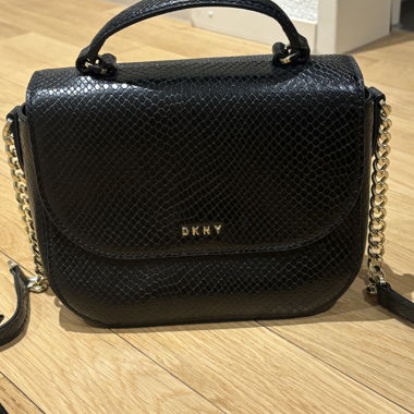 DKNY schwarze Handtasche