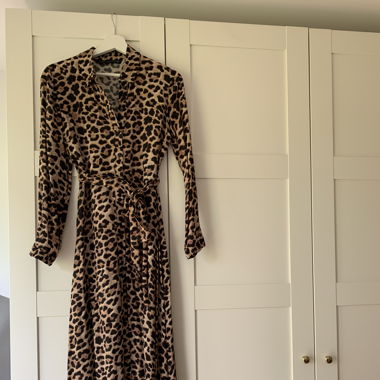 Maxikleid mit Leopardenprint