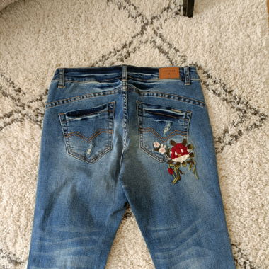 Bestickte Jeanshose
