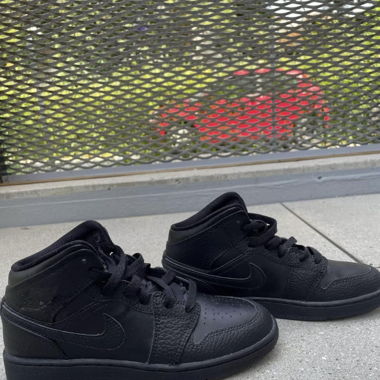 Jordan 1 black 