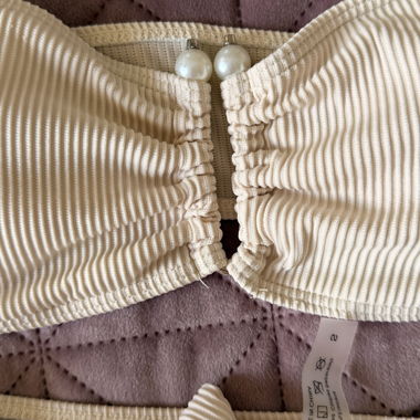 Bikini beige a coste