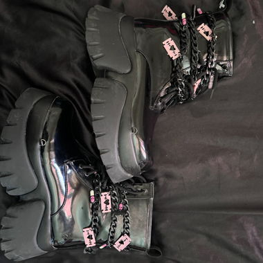 Koi Boots mit Ketten