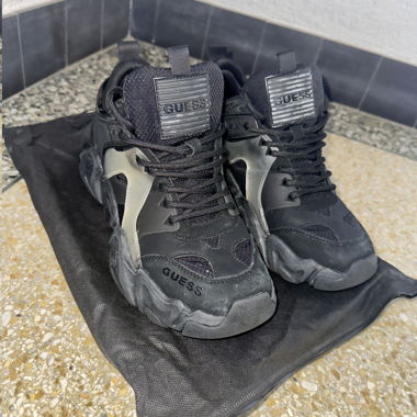 Black Guess Sneakers
