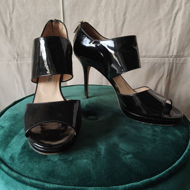 Escarpins noirs vernis Jimmy Choo, talon haut