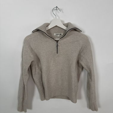 Beiger Strickpullover mit Reissverschluss