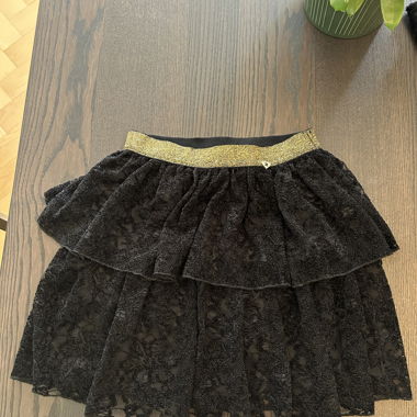 Gonna di pizzo nera e oro 