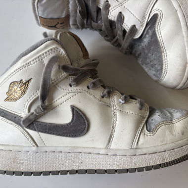 Jordan 1 Mid SE Sail Metallic Gold Flat Pewter
