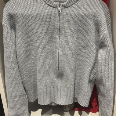 Giacca in maglia grigia con zip
