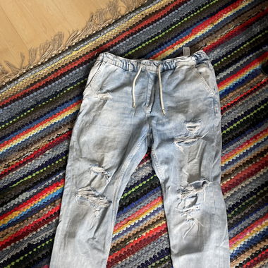 Löcher Jeans mit Gummi Bund
