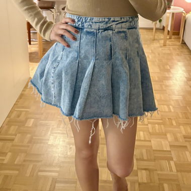 Gonna mini in denim con pieghe