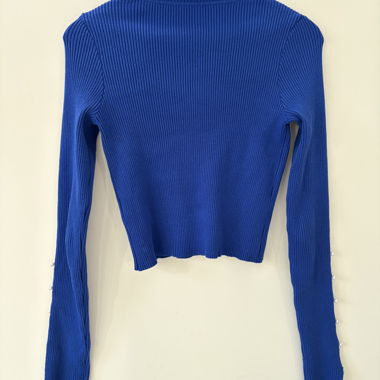 Maglione dolcevita a coste blu con perle