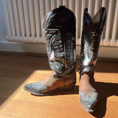 Cowboystiefel mit Herzdetails