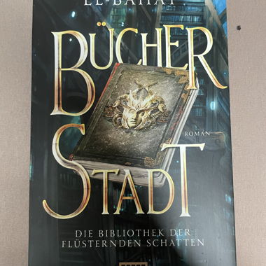 Bücher Stadt - Akram El Bahay
