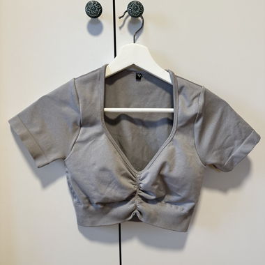 TEVEO Focus Crop Top "Grau"