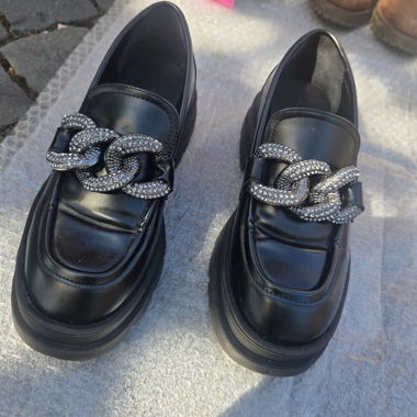 Mocassins noirs à chaîne