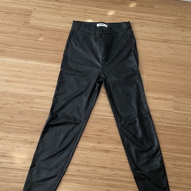Hose mit Kunstlederoptik