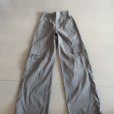 Pantaloni cargo grigi