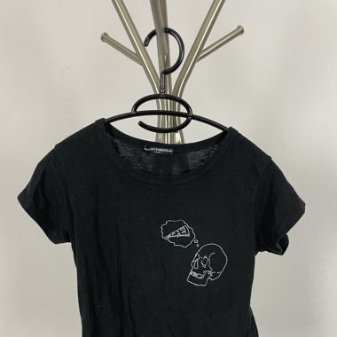 schwarzes t-shirt mit logo
