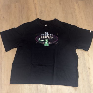 T-shirt grafico streetwear Nike