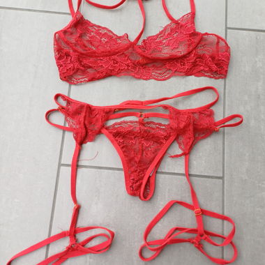 Set di lingerie in pizzo rosso S