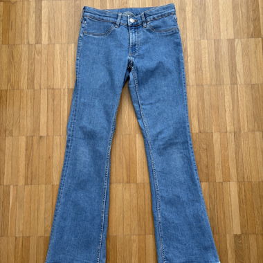 Jeans enfant à jambe évasée – Taille 146