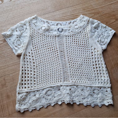 T-shirt in rete all'uncinetto