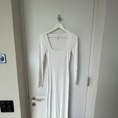 Skims Dress in white 