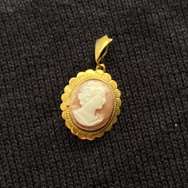 Ciondolo cameo vintage in oro 