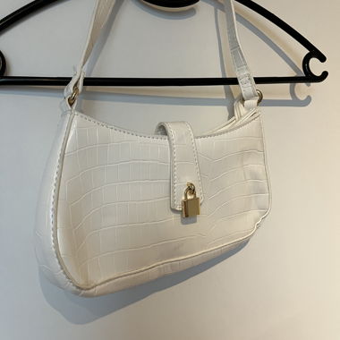 Weisse Schultertasche