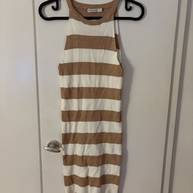 Robe en maille rayée Stradivarius
