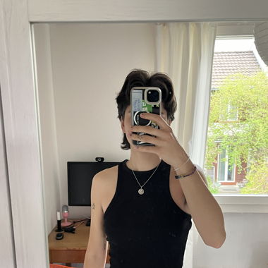 Schwarzes Top