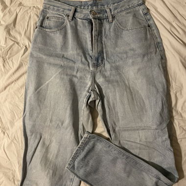 Hellblaue Jeans mit geradem Schnitt
