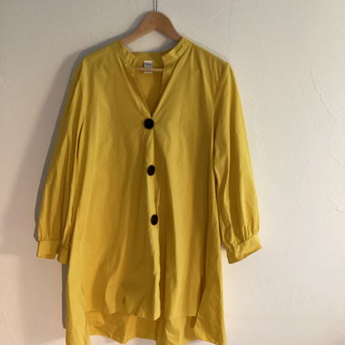 Chemisier/robe jaune avec boutons