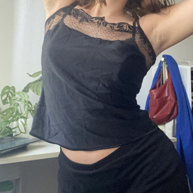 Haut en dentelle noire