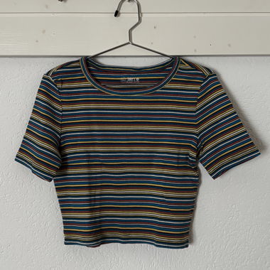 buntes gestreiftes shirt