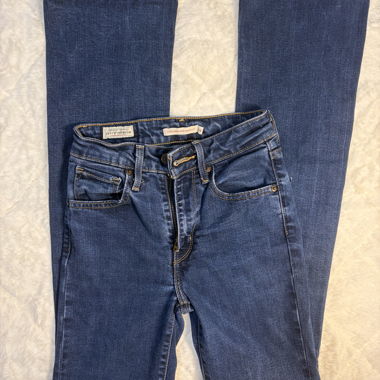 725 high rise bootcut levi’s jeans,size 24