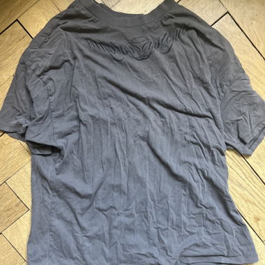 T-shirt marrone con stampa