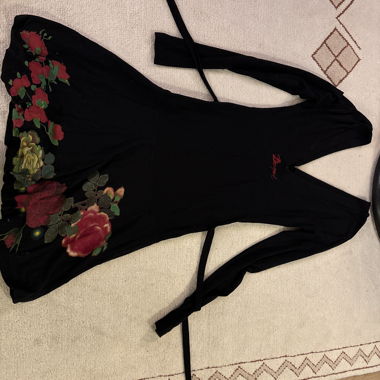 Schwarzes geblümtes Desigual-Kleid