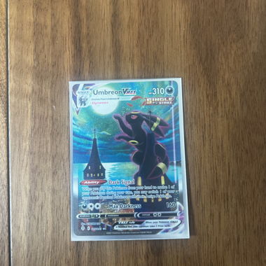 Carta Pokémon Umbreon VMAX
