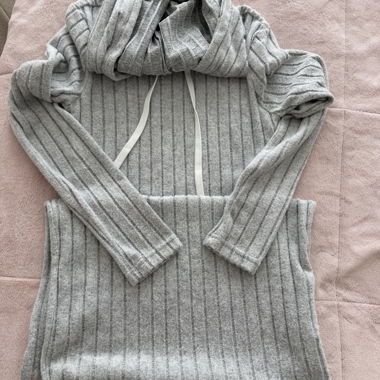 Graues langes Kleid 